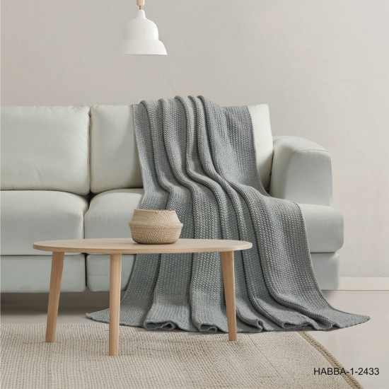 Decorative Blanket 220 × 240 cm – Warm, Lightweight & Durable Decorative Blanket 220 × 240 cm – Warm, Lightweight & Durable