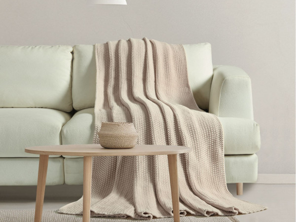 Decorative Blanket 160 × 220 cm – Warm, Lightweight & Durable