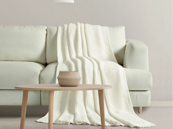 Decorative Blanket 160 × 220 cm – Warm, Lightweight & Durable