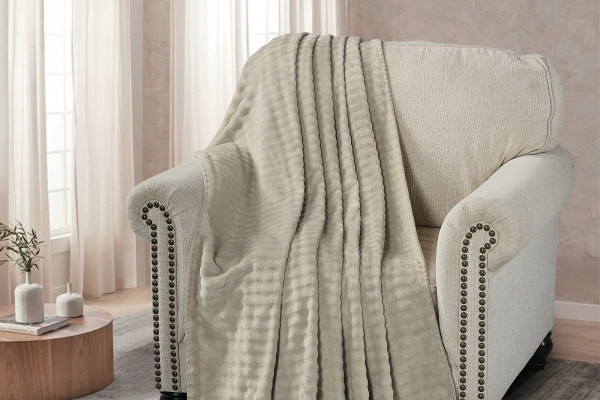 Decorative Blanket 220 × 240 cm – Warm, Lightweight & Durable