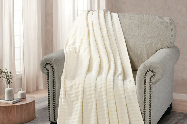 Decorative Blanket 160 × 220 cm – Warm, Lightweight & Durable