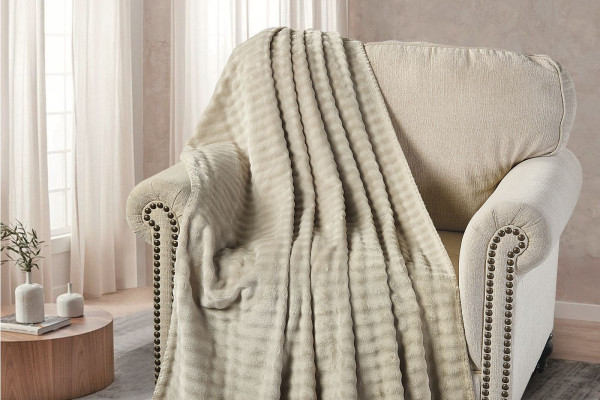 Decorative Blanket 220 × 240 cm – Warm, Lightweight & Durable
