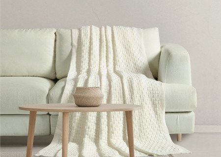 Decorative Blanket 160 × 220 cm – Warm, Lightweight & Durable