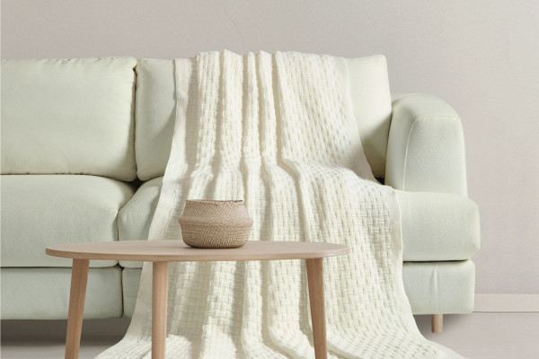 Decorative Blanket 160 × 220 cm – Warm, Lightweight & Durable