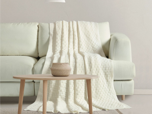 Decorative Blanket 160 × 220 cm – Warm, Lightweight & Durable