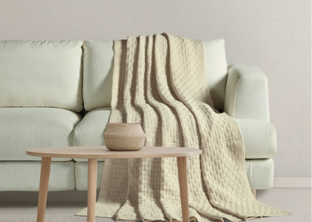 Decorative Blanket 220 × 240 cm – Warm, Lightweight & Durable