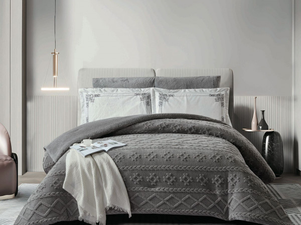4-Piece Single Winter Comforter Set with Embroidered Pillowcases - Winter Collection