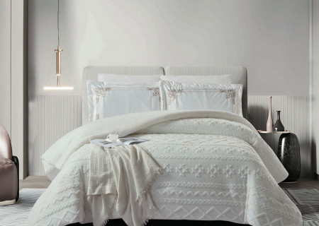 4-Piece Single Winter Comforter Set with Embroidered Pillowcases - Winter Collection