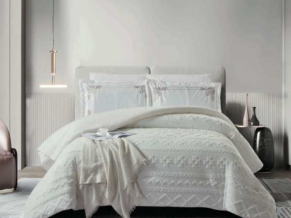 4-Piece Single Winter Comforter Set with Embroidered Pillowcases - Winter Collection