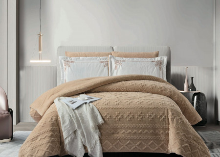 4-Piece Single Winter Comforter Set with Embroidered Pillowcases - Winter Collection
