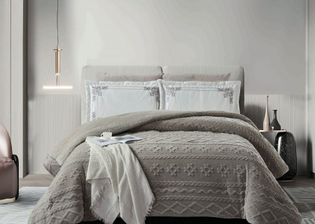 4-Piece Single Winter Comforter Set with Embroidered Pillowcases - Winter Collection