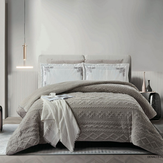 4-Piece Single Winter Comforter Set with Embroidered Pillowcases - Winter Collection