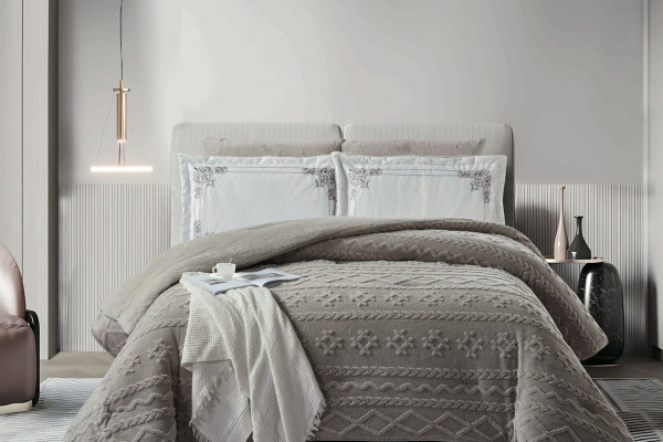 6-Piece Double Winter Comforter Set with Embroidered Pillowcases - Winter Collection