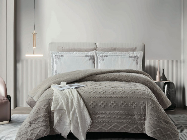 4-Piece Single Winter Comforter Set with Embroidered Pillowcases - Winter Collection