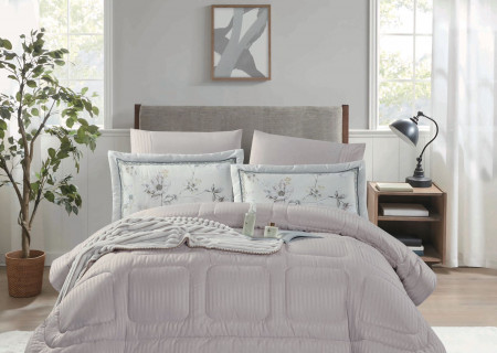 6-Piece Bedding Set – Includes Comforter, Fitted Sheet, and Matching Pillowcases (230 × 250 cm)