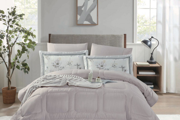 6-Piece Bedding Set – Includes Comforter, Fitted Sheet, and Matching Pillowcases (230 × 250 cm)