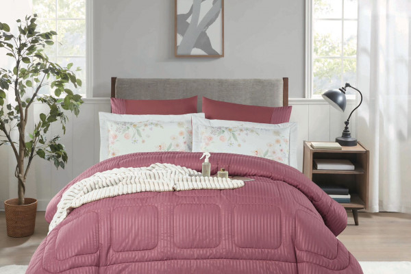 6-Piece Bedding Set – Includes Comforter, Fitted Sheet, and Matching Pillowcases (230 × 250 cm)