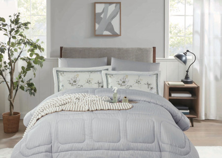 6-Piece Bedding Set – Includes Comforter, Fitted Sheet, and Matching Pillowcases (230 × 250 cm)