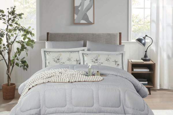 6-Piece Bedding Set – Includes Comforter, Fitted Sheet, and Matching Pillowcases (230 × 250 cm)