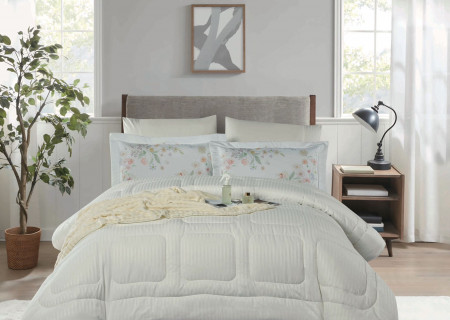 6-Piece Bedding Set – Includes Comforter, Fitted Sheet, and Matching Pillowcases (230 × 250 cm)