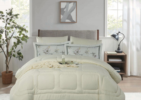 6-Piece Bedding Set – Includes Comforter, Fitted Sheet, and Matching Pillowcases (230 × 250 cm)