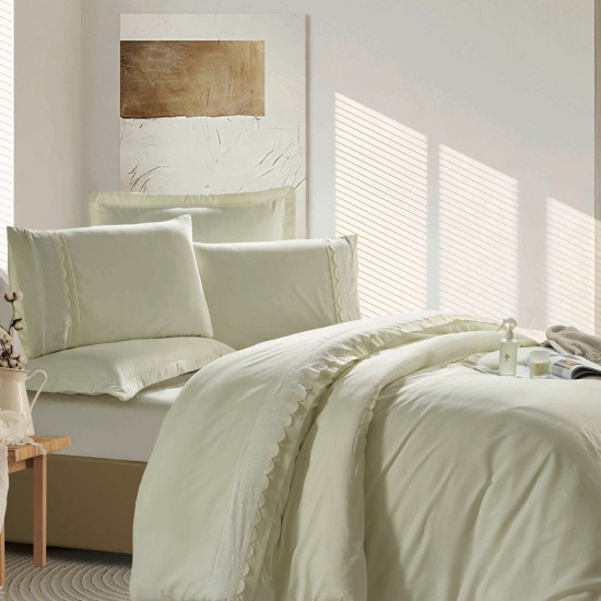 6-Piece Luxurious Wedding Comforter Set 6-Piece Luxurious Wedding Comforter Set
