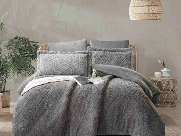 4-Piece Single Winter Comforter Set with Embroidered Pillowcases - Winter Collection