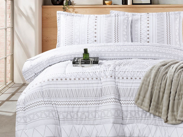 Queen Size 4PCS Bedding Set – Comforter, Fitted Sheet & Pillowcases