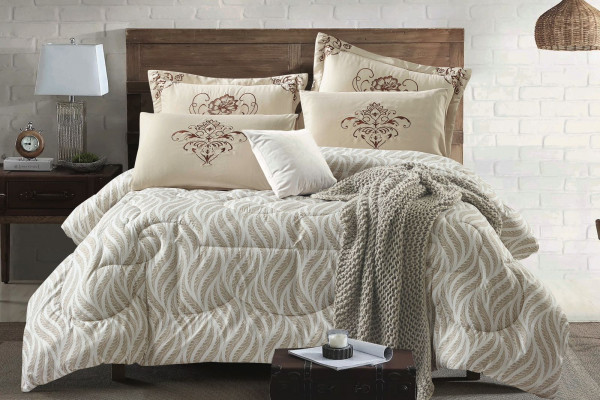 Luxury Embroidered 6-Piece Bedding Set – Comforter, Fitted Sheet & Pillowcases (230x250 cm)